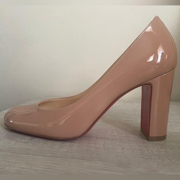 Authentic Christian Louboutin Lady Gena round toe pump in nude patent le… - Picture 3 of 12